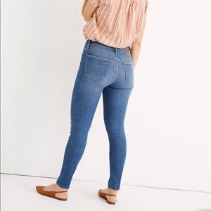 9" Mid-Rise Skinny Jeans in Pearson Wash